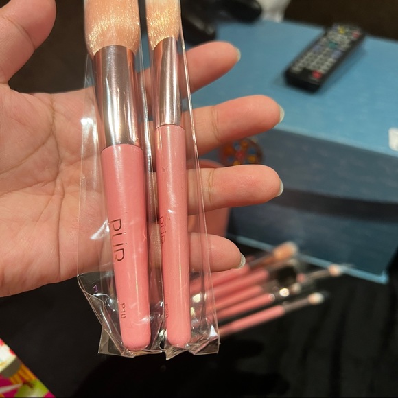 Pur cosmetics travel sized brush set - Picture 4 of 7